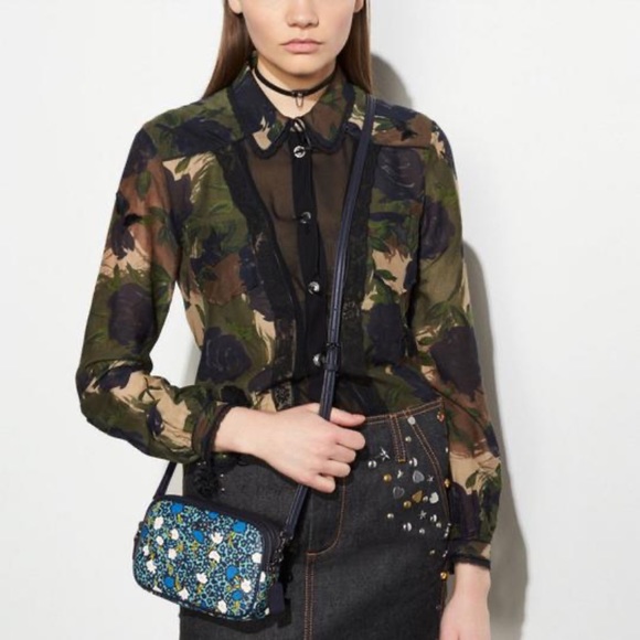 Coach Crossbody Clutch in Yankee Floral Print - Picture 4 of 7